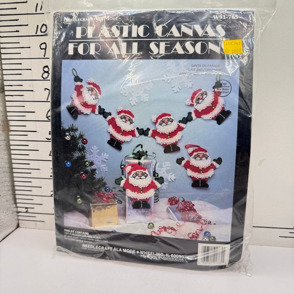 Plastic‎ canvas needle point Christmas Santas 1991 vintage original sealed